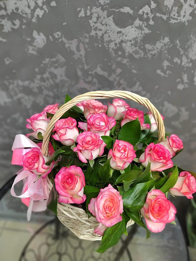 Цветочная композиция из Розы в корзине в Новая Заимка