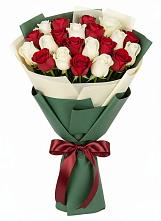 Букет Микс из красных и белых роз в Новая Заимка