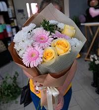 Букет цветов из:  Герберы, Розы и Хризантемы в Новая Заимка