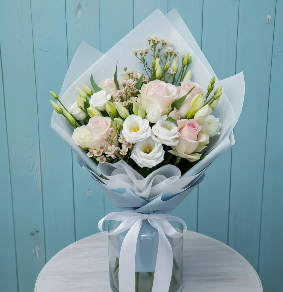 Букет цветов из: Розы и Лизиантусы в Новая Заимка