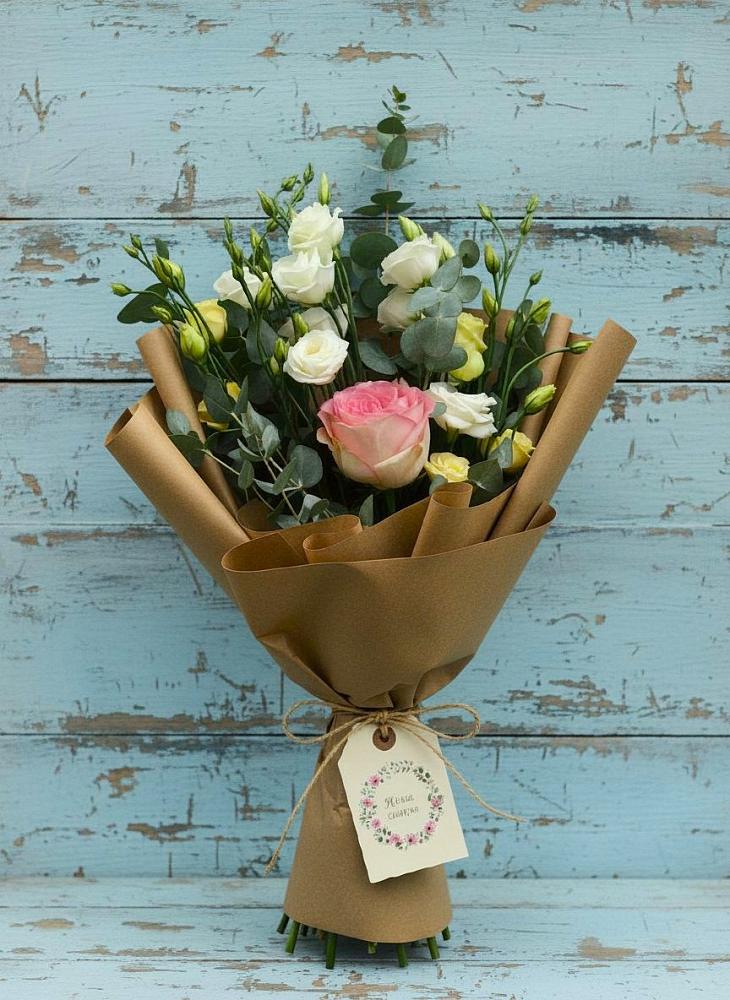 Букет цветов из: Розы и Лизиантусы в Новая Заимка