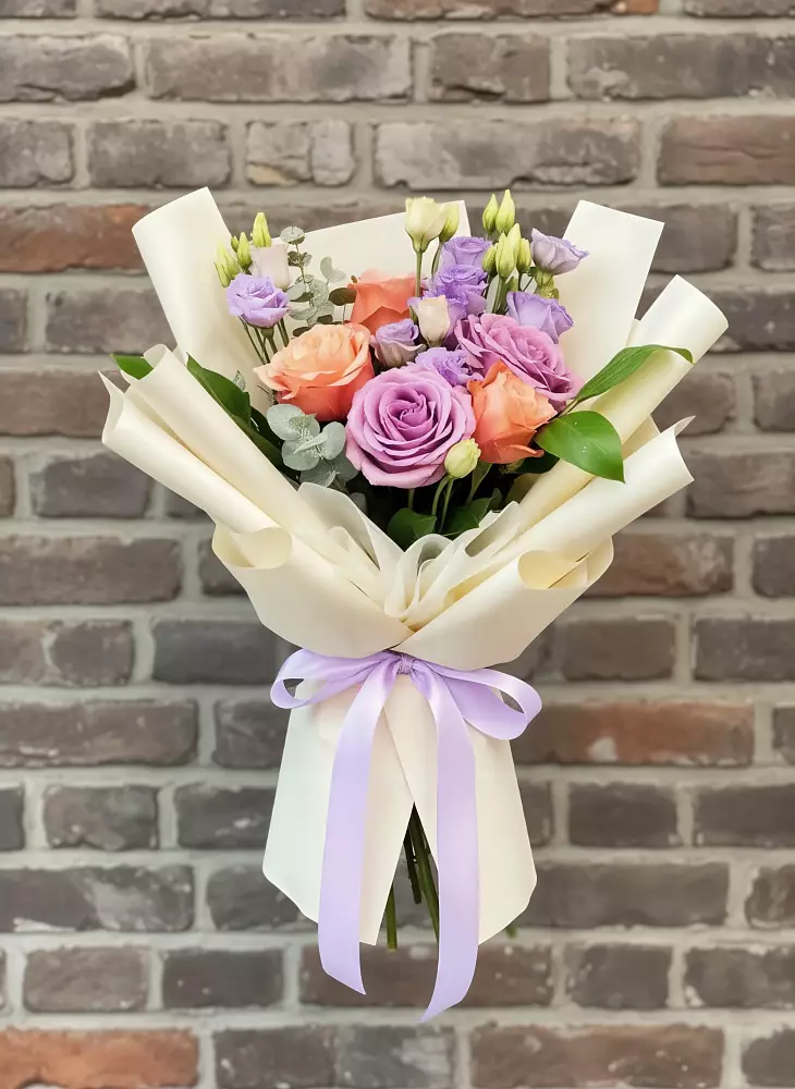 Букет цветов из: Лизиантусы и Розы в Новая Заимка