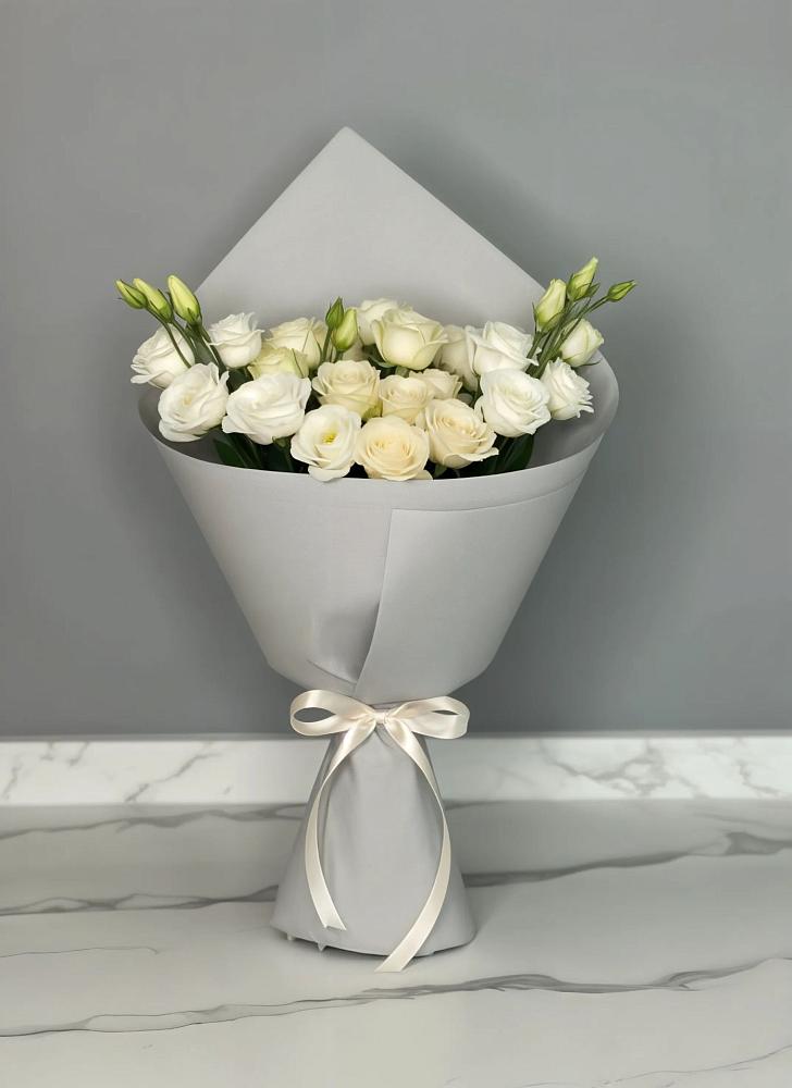 Букет цветов из: Розы и Лизиантусы в Новая Заимка