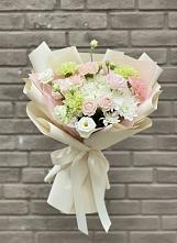 Букет цветов из:  Гвоздики, Розы, Лизиантусы и Хризантемы в Новая Заимка