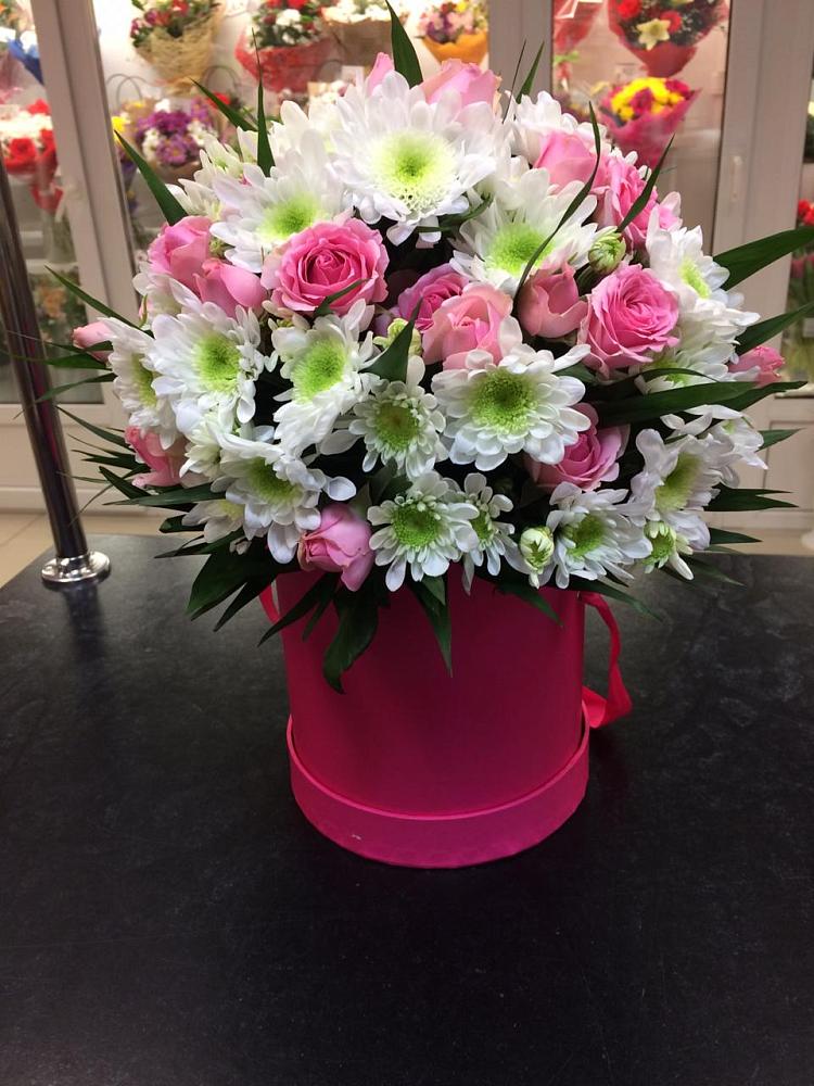 Цветочная композиция из Розы и Хризантемы в шляпной коробке в Новая Заимка