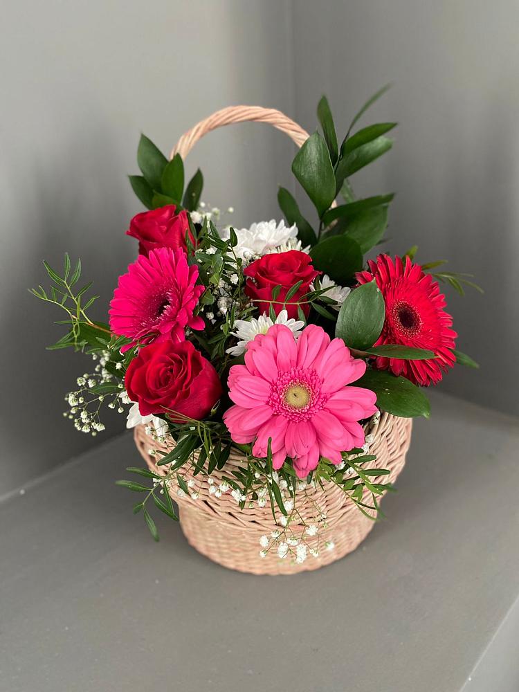 Цветочная композиция из Розы, Хризантемы и Герберы в корзине в Новая Заимка