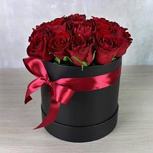 Цветочная композиция из Розы в шляпной коробке в Новая Заимка