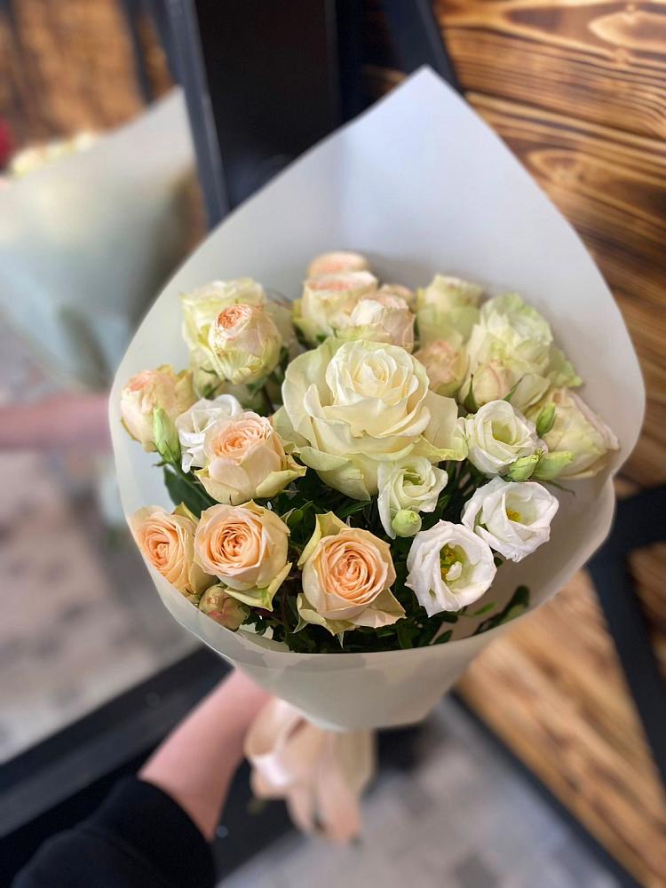 Букет цветов из: Розы и Лизиантусы в Новая Заимка