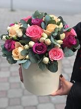 Цветочная композиция из Розы в шляпной коробке в Новая Заимка
