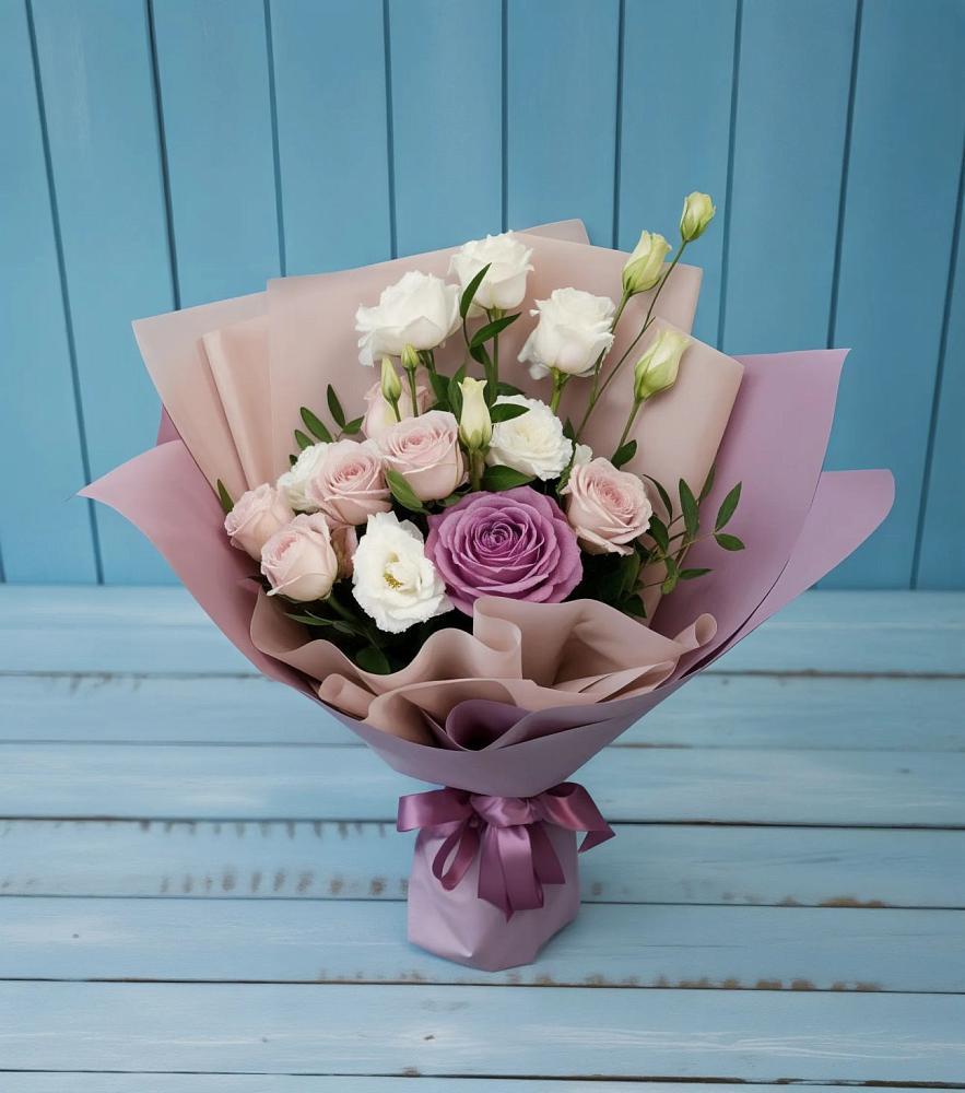 Букет цветов из: Розы и Лизиантусы в Новая Заимка